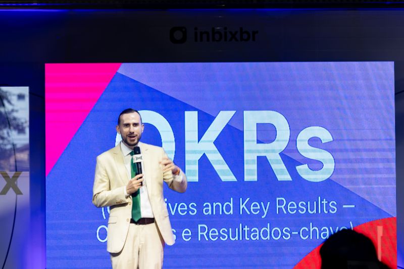 Como usar OKRs para compliance e trilhas obrigatórias no LMS